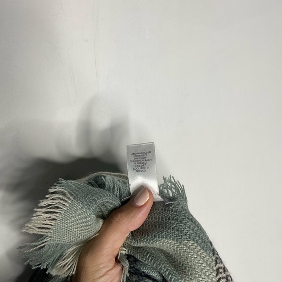 J. Jill Jade Multi Fringe Edge Plaid Scarf excellent condition - Picture 3 of 4